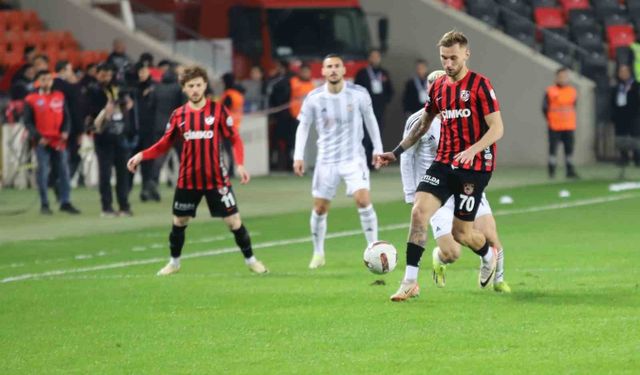 Beşiktaş Evinde Gaziantep FK'ya 2-1 Yenildi: Viana'nın Kırmızı Kartı Maçın Seyrini Nasıl Değiştirdi?