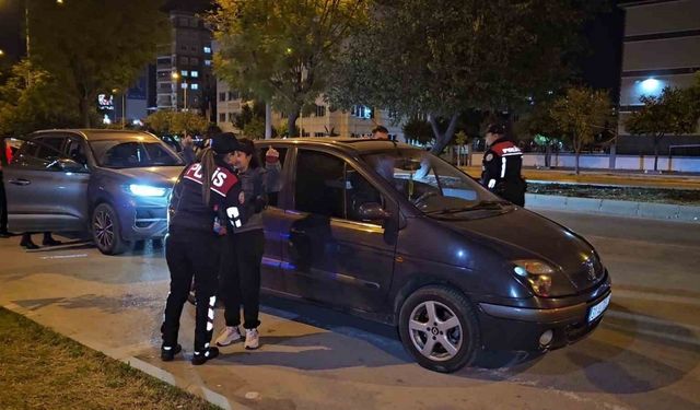 Hırsızlık, yağma, yaralama… Adana’da ‘Huzur ve Güven’ uygulamasında 106 kişi yakalandı, yüzlerce araca ceza kesildi