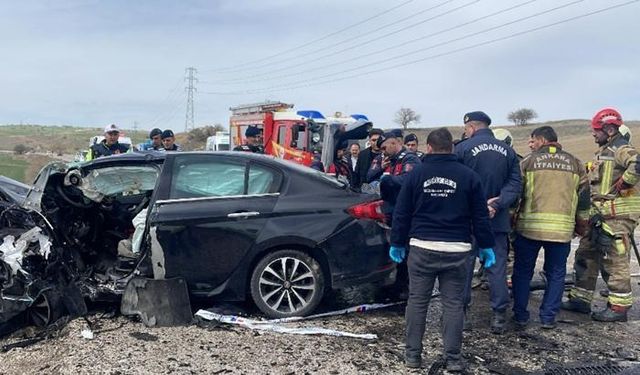 Ankara’da feci kaza! Haymana’da iki otomobil çarpıştı, 6 kişi hayatını kaybetti, 3 kişi yaralandı