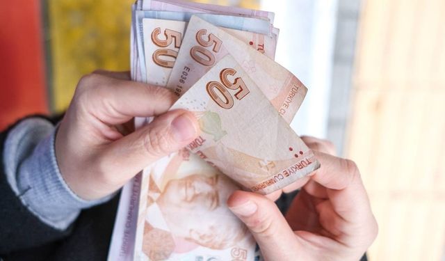 Son Dakika: Emekli bayram ikramiyesinde fark ödemesi için tarih belli oldu! 1000 TL’lik ödeme ne zaman hesaplara yatacak?