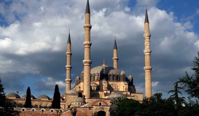 Rüyada Ezan Sesini Duymak Ruhsal Bir Uyanışın Belirtisi Mi?