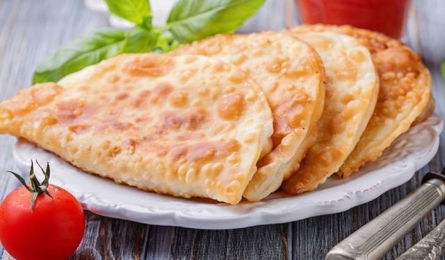 GRAM YAĞ ÇEKMEDEN; Çıtır Çıtır Çiğ Börek Nasıl Yapılır? Tüm Püf Noktalarıyla Tarif Burada!