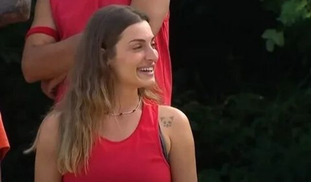 Survivor'da Yasak Aşk İddiası! Efecan ve Yağmur Gündemde" "Survivor 2025'te Şok Aşk Dedikodusu! Nagihan Karadere'den Hamle