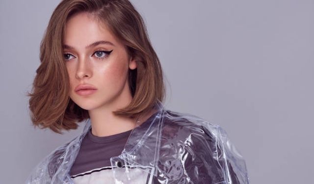KAİA GERBER ile Mango Ortaklığı Z Kuşağının Moda Anlayışını mı Temsil Ediyor?