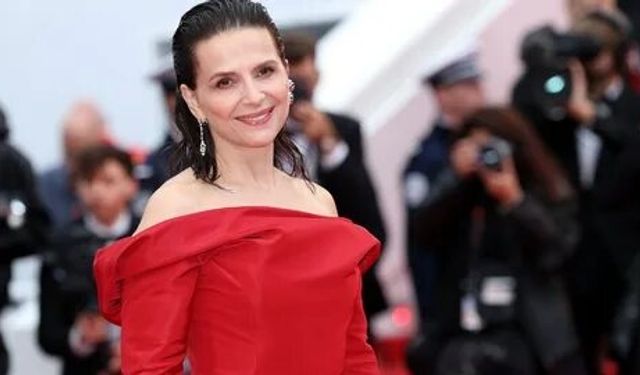 CANNES 2025'TE NOSTALJİ ŞIKLIK YARIŞI Arşiv Tasarımlar Göz Kamaştırdı