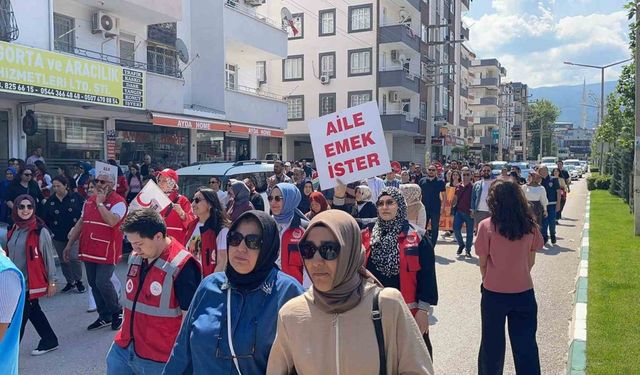 Osmaniye'de Aile ve Sosyal Hizmetler İl Müdürlüğü Öncülüğünde Gerçekleştirilen Aile Haftası Yürüyüşü Renkli Görüntülere Sahne Oldu