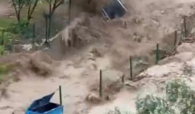 OSMANİYE KADİRLİ'DE SEL ALARMI; 30’dan Fazla Araç Sular Altında Kaldı