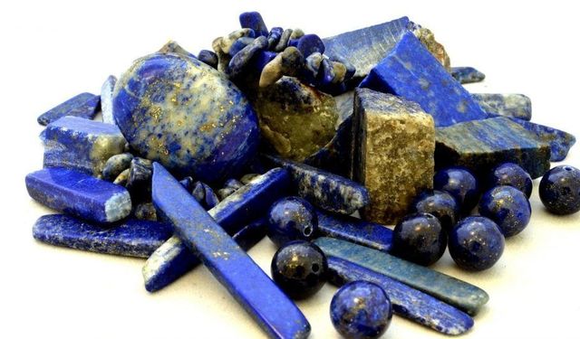 Lapis Lazuli Taşı Zihinsel Arınmayı Nasıl Sağlar ve Üçüncü Göz Çakrasını Hangi Güçlerle Aktive Eder?