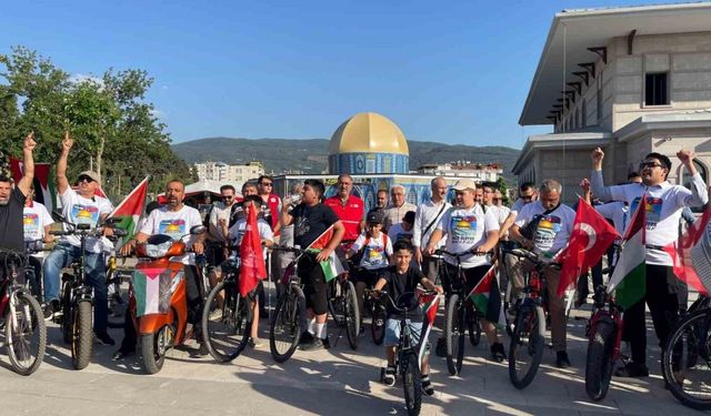 Osmaniye’de Bisikletli Gazze Eylemi: Vatandaşlar Mescid-i Aksa Maketi Önünde İsrail’in Saldırılarını Protesto Etti