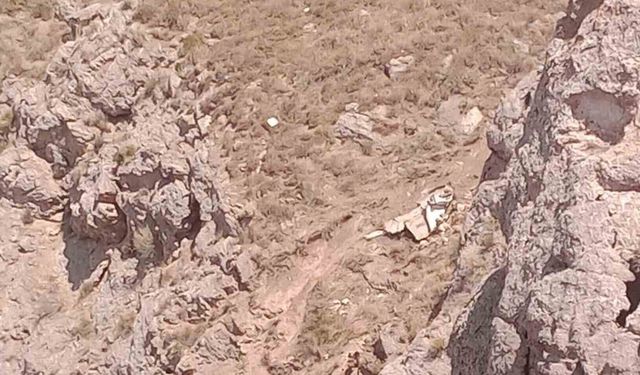 Sivas Zara’da El Freni Çekilmeyen Greyder, Otomobili Uçuruma Sürükledi: 1 Kadın Hayatını Kaybetti, 1 Yaralı Var