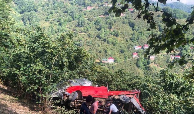 Giresun Tirebolu’da Fındık İşçilerini Taşıyan Kamyonetin Şarampole Yuvarlanmasıyla Meydana Gelen Kazada 1 İşçi Hayatını Kaybetti, 9 Kişi Yaralandı
