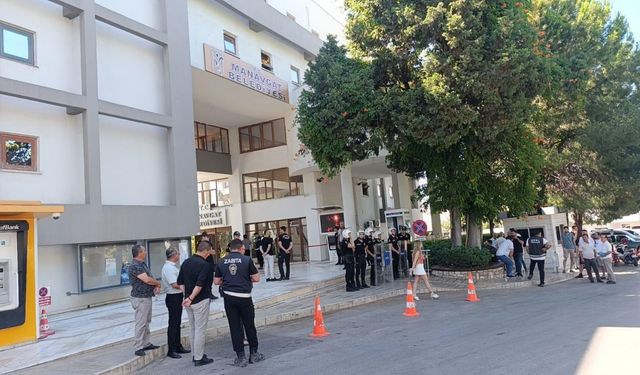 Antalya’da Manavgat Belediyesi’ne Rüşvet ve Haksız Menfaat Operasyonu: CHP’li Başkan Niyazi Nefi Kara Dahil Çok Sayıda Gözaltı Kararı Alındı