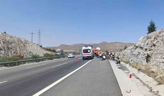 Niğde-Adana Otoyolu’nda Can Pazarı: Yol Kenarında Çalışan Görevliler Kazada Yaralandı, Trafik Kontrollü Sağlandı