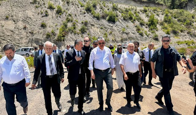 Yarbaşı’nın Geleceğini İnşa Eden Belediye Başkanı Ökkeş Aksoy, Karacaören Göletinde Dev Balıklandırma Projesini Hayata Geçirdi!