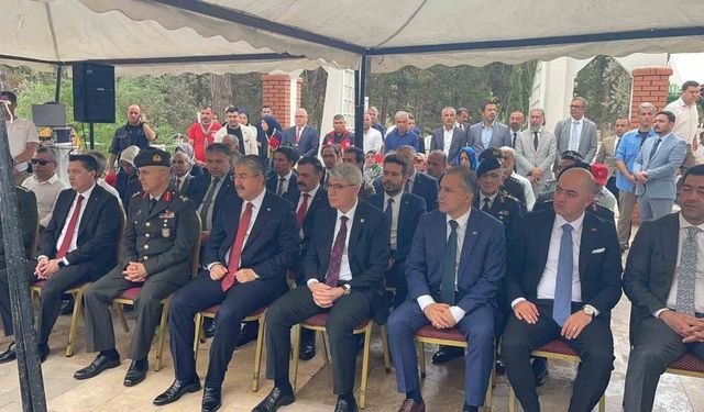 Osmaniye’de 15 Temmuz Demokrasi ve Milli Birlik Günü Anma Töreni: Şehitlikte Duygulandıran Şehit Aileleri ve Protokol Buluşması