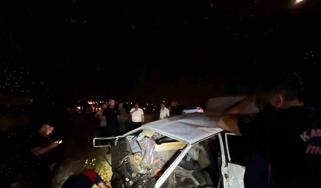 Osmaniye Kadirli'de İki Otomobilin Çarpıştığı Feci Kazada 3 Kişi Yaralandı: İtfaiye Ekipleri Sıkışan Yaralıları Güçlükle Kurtardı