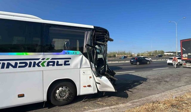 TEM Otoyolu’nda Feci Kaza! 25 Yaşındaki Hostes Ayça Yılmaz Hastanede Hayatını Kaybetti 6 Kişi Yaralandı
