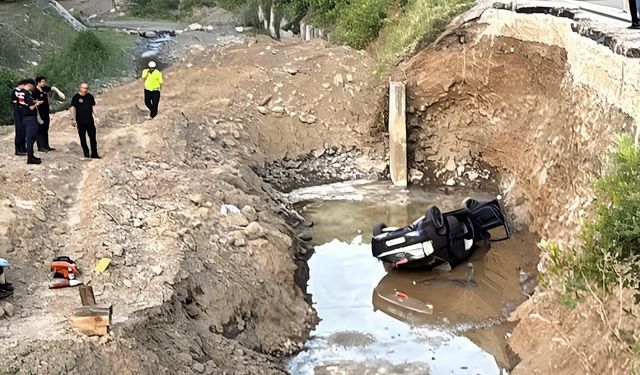 Zonguldak’ta Seyir Halindeki Otomobil Kontrolden Çıkıp Dereye Uçtu: Baba ve 6 Yaşındaki Oğlu Olay Yerinde Hayatını Kaybetti
