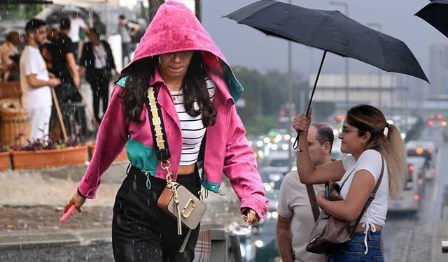 Meteoroloji ve AKOM’dan İstanbul İçin Saatli Uyarı! Sağanak ve Fırtına Ne Zaman Etkisini Yitirecek?