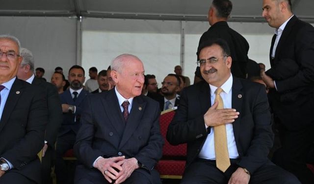 MHP Genel Başkanı Devlet Bahçeli, DEM Partili Malazgirt Belediye Başkanı Ahmet Kenan Türker İle Görüştü