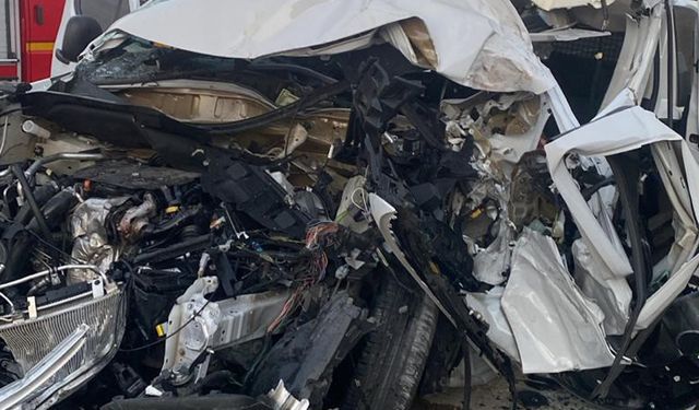 Nevşehir’de Feci Kaza: Hafif Ticari Araç Tıra Çarptı, 1 Kişi Öldü 1 Kişi Yaralandı