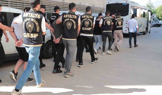 Antalya Polisi Suç Örgütünü Çökertti! Eş Zamanlı Operasyonla 7 Şüpheli Yakalandı, 2 Tutuklandı