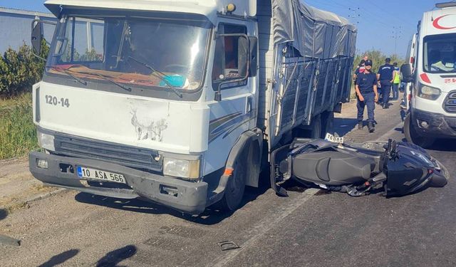 Bursa’da feci kaza! Kırmızı ışıkta bekleyen motosiklete kamyon çarptı, Mehmet Ata öldü oğlu yoğun bakımda