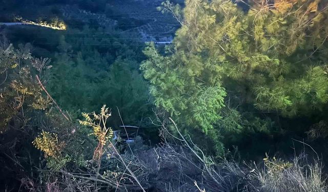 Osmaniye Düziçi’nde Faciadan Dönüş: Otomobil Uçuruma Yuvarlandı, 3 Kişi Zorlukla Kurtarıldı