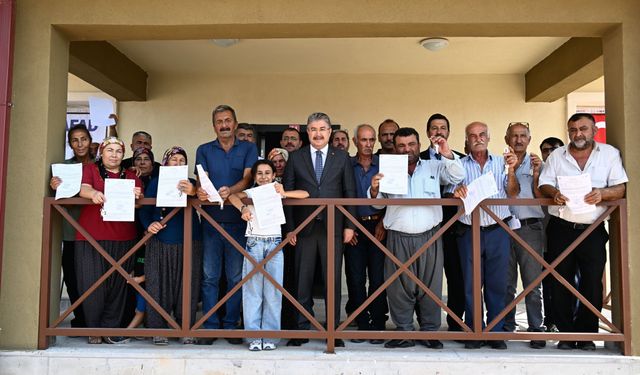 Vali Erdinç Yılmaz, Kadirli’de 15 Deprem Köy Konutunun Anahtarlarını Hak Sahiplerine Teslim Etti