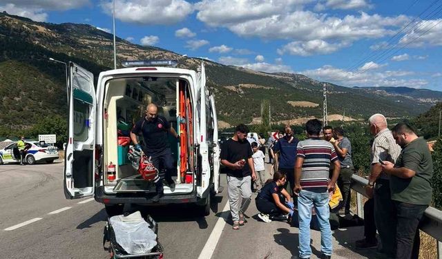 Son dakika: Amasya’da kavşakta can pazarı! Otomobilin çarptığı Şerife Döner Hayatını Kaybetti