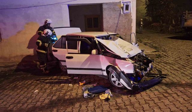 Tokat Niksar’da Tofaş Otomobil Traktör Römorkuna Çarptı: 1 Kişi Hayatını Kaybetti, 1 Kişi Ağır Yaralandı