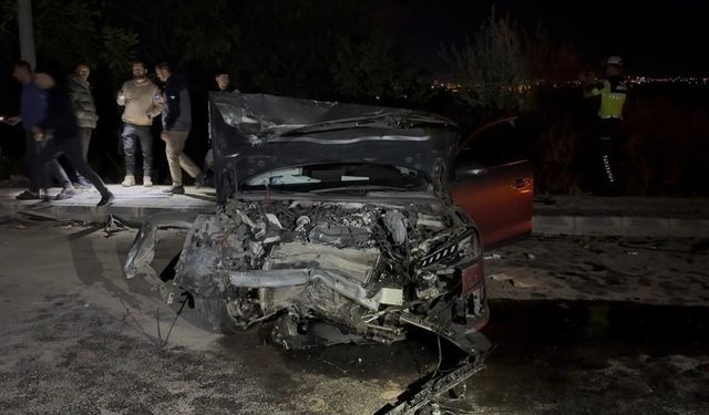 Diyarbakır’da dur ihtarına uymayan araç ortalığı karıştırdı: Sur’da meydana gelen kazada 7 yaralı