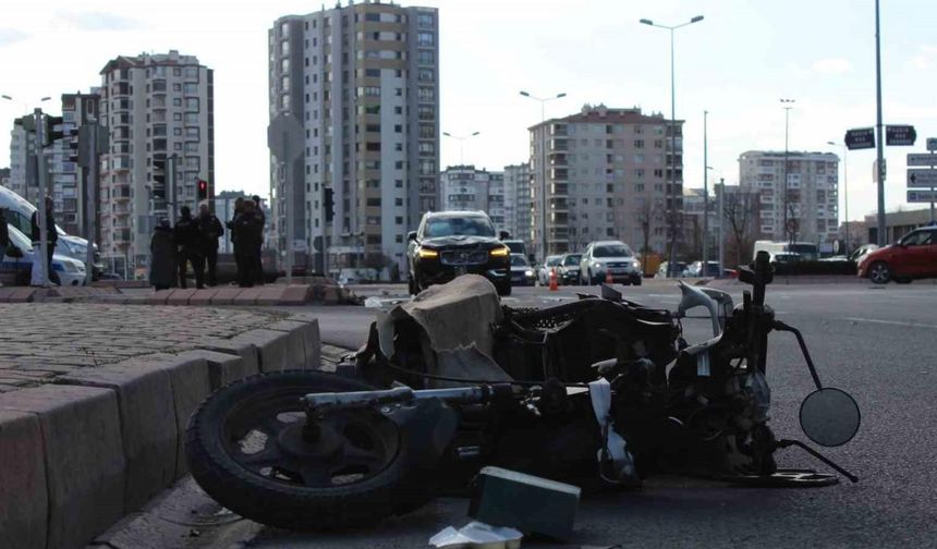 Kayserispor Başkanı Çamlı'nın Karıştığı Kazada Mobilet Sürücüsü Hayatını Kaybetti