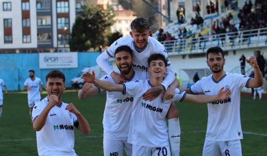 Pazarspor, Eynesil Belediyespor’u 4-1 mağlup etti.