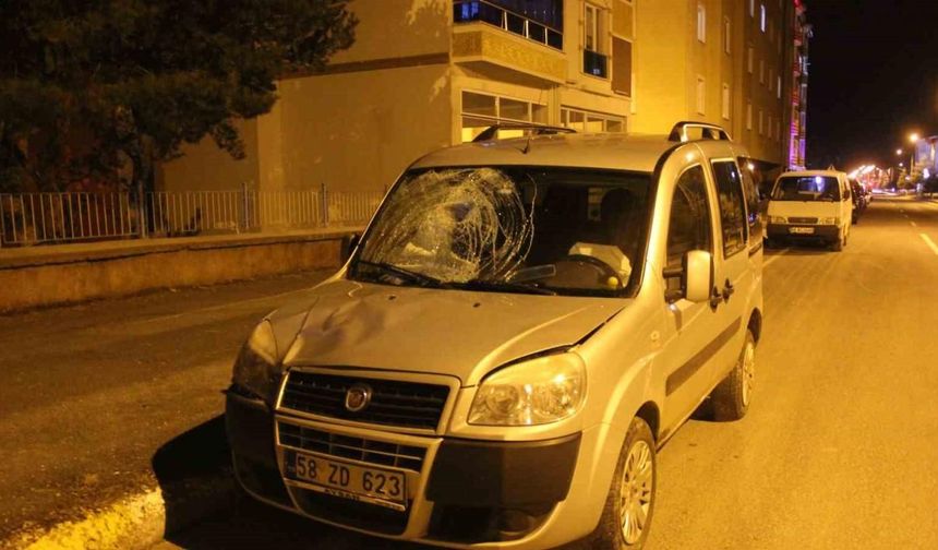 Sivas’ta hafif ticari aracın çarptığı yaya ağır yaralandı