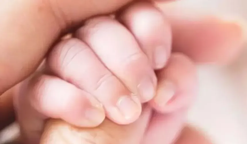 Gonca Vuslateri Erken Doğum Yaptı: İlk Bebeği Asya'yı Kucağına Aldı