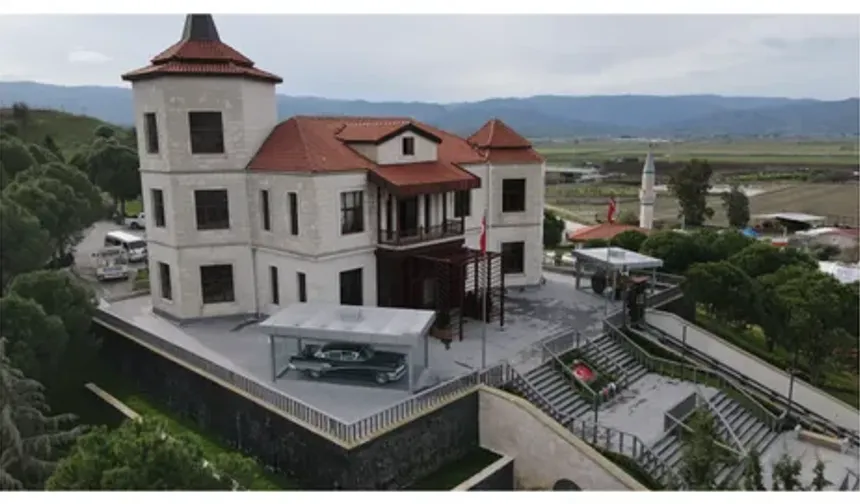 Adnan Menderes Demokrasi Müzesi Ziyaretçilerine Kapılarını Kapattı! Gidenler Kapıdan Geri Döndü!