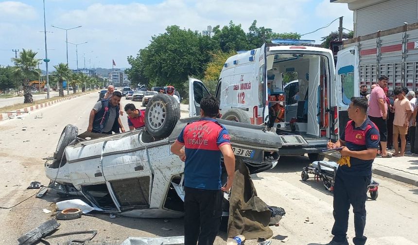 Kadirli'de Trafik Kazası: Otomobil Refüje Çarptı, 3 Kişi Yaralandı