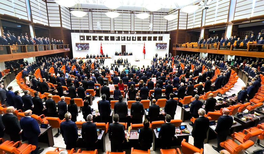 MEMUR ALIMI HABERLERİ SON DAKİKA: Memur Alımlarında Yeni Düzenlemeler Yolda, AK Parti Teklifi Meclis'e İletti! Yaş Kısıtlaması, Seçme Sınavı, 3 Yıllık Süre Ayrıntısı...