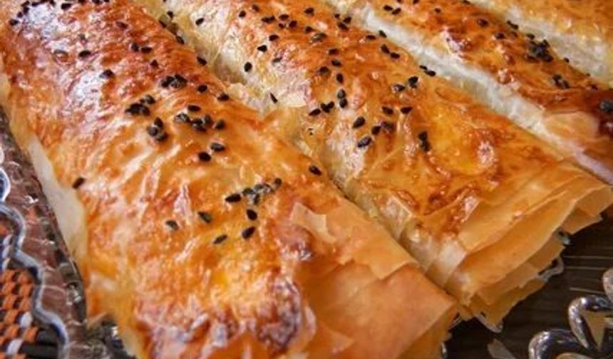 Enfes Kokular, Unutulmaz Lezzet: Fırında Kıymalı Börek Nasıl Yapılır?