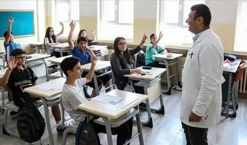 SÖZLEŞMELİ ÖĞRETMEN ATAMA HABERLERİ SON DAKİKA: 2025 Sözleşmeli Öğretmen Atama Başvuru Tarihleri Ne Zaman Bitiyor? 15 Bin Kadro İçin Atamalar Ne Zaman Gerçekleşecek?