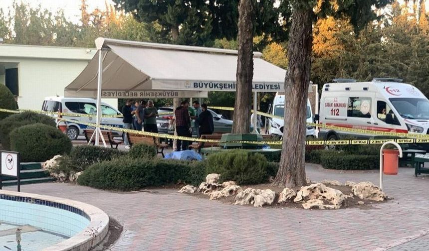 Adana'da Kanlı Pazar; Mezarlıkta Anne Ve 2 Kızı Katledildi. Yaşanan Katliam Adana'yı Sarstı