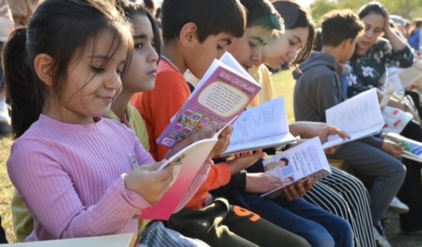 Osmaniye'de Unutulmaz Bir Gün; Kitaplar Bizden, Okuması Sizden