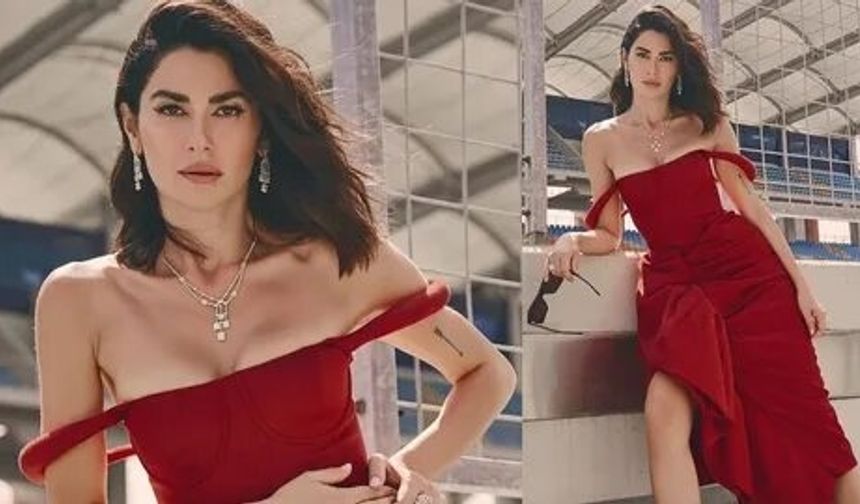 Nesrin Cavadzade Tatilde Sınırları Zorladı! Mavi Bikini Pozları Gündem Oldu