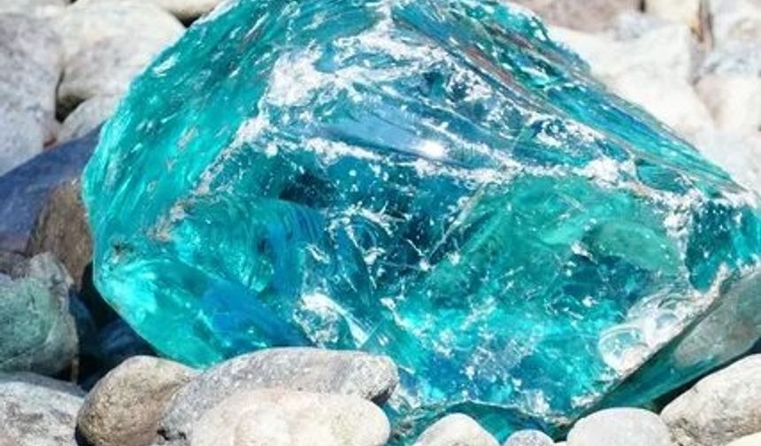 Amazonit Taşı Hangi Ruhsal Blokajları Temizler ve Hangi Burçlarla Uyum İçindedir?