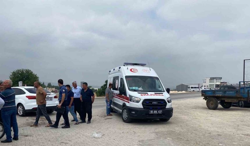 Osmaniye Düziçi’nde Trafik Kazası: Hafif Ticari Araç ile Motosikletin Çarpışması Sonucu İki Yaralı Ambulansla Hastaneye Sevk Edildi