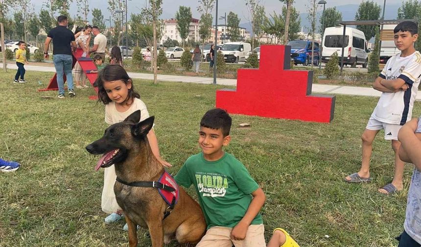 Osmaniye'de Jandarma Teşkilatı'nın 186. Kuruluş Yılı Kutlamalarında Millet Bahçesi'ne Akın Eden Vatandaşlar, Ekipmanları İnceledi, Hatıra Fotoğrafı Çektirdi