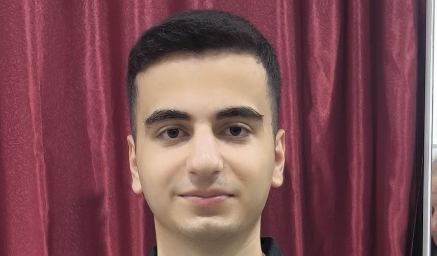 2025 YKS’de Büyük Gurur: Ağrılı Öğrenci Onur Tursun Alan Yeterlilik Testinde Tüm Soruları Doğru Yanıtlayarak Türkiye Birinciliğini Elde Etti
