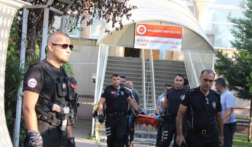 Kayseri Melikgazi’de Camiye Sıçrayan Kanlı Husumet: Namaz Esnasında Boğazı Kesilen Adam Hayatını Kaybetti