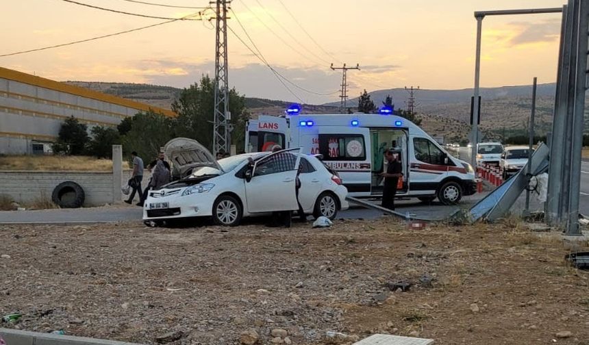 Malatya Akçadağ Cezaevi Kavşağında Feci Çarpışma: Nurhayat Yılmaz Hayatını Kaybetti, 2 Kişi Hastaneye Kaldırıldı